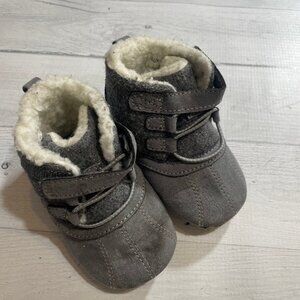 Stride rite infant soft sole grey boots 6-12 months